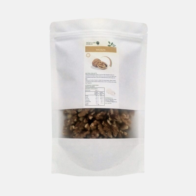 Natural walnut halves in resealable pack - antioxidant-rich snack for baking and salads